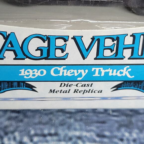 Vtg 1985 Ertl Vtg vehicles 1/43 scale diecast 1930 Chevy truck Younge coal & ice - Picture 4 of 11